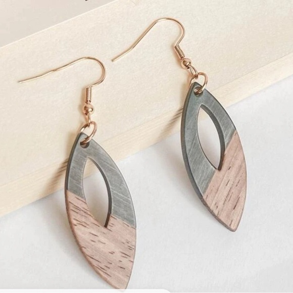 Wooden oval, drop earrings - Picture 1 of 5
